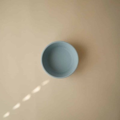 Mushie Silikonová miska s přísavkou - Powder Blue - obrázek