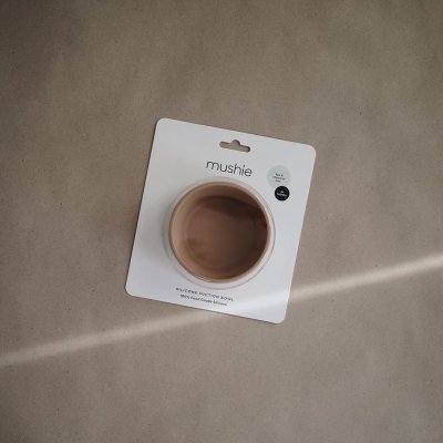Mushie Silikonová miska s přísavkou - Natural - obrázek