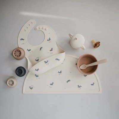 Mushie Silikonový bryndák - Whales - obrázek