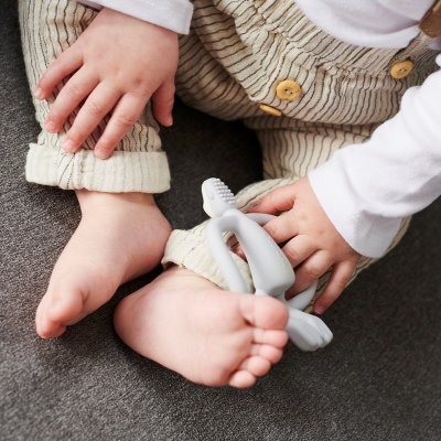 Matchstick Monkey Kousátko a zubní kartáček bez ocasu - Cool Grey