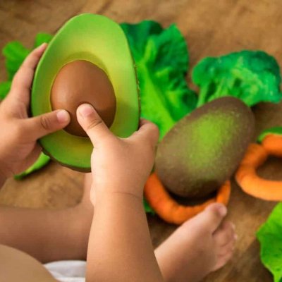 Oli&Carol Kousátko - Arnold the Avocado