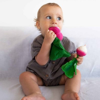 Oli&Carol Mini DouDou Kousátko/Muchláček - Ředkvička