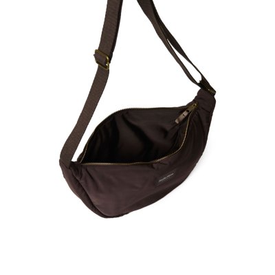 Studio Noos Crossbody ledvinka Puffy - Brownish Holy Cow - obrázek