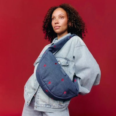 Studio Noos Crossbody taška Mini Denim - Dark Blue Red Hearts