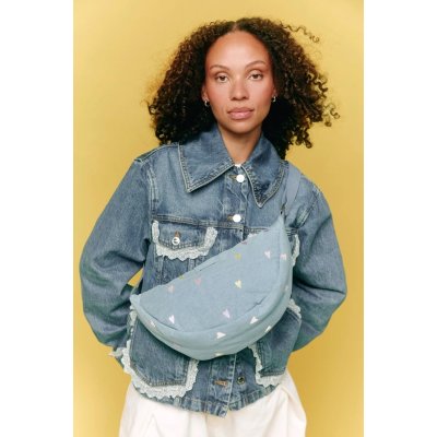 Studio Noos Crossbody ledvinka Denim - Light Blue Hearts - obrázek