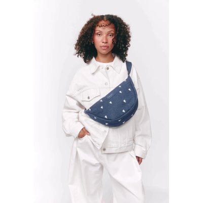 Studio Noos Crossbody ledvinka Denim - Dark Blue White Hearts - obrázek